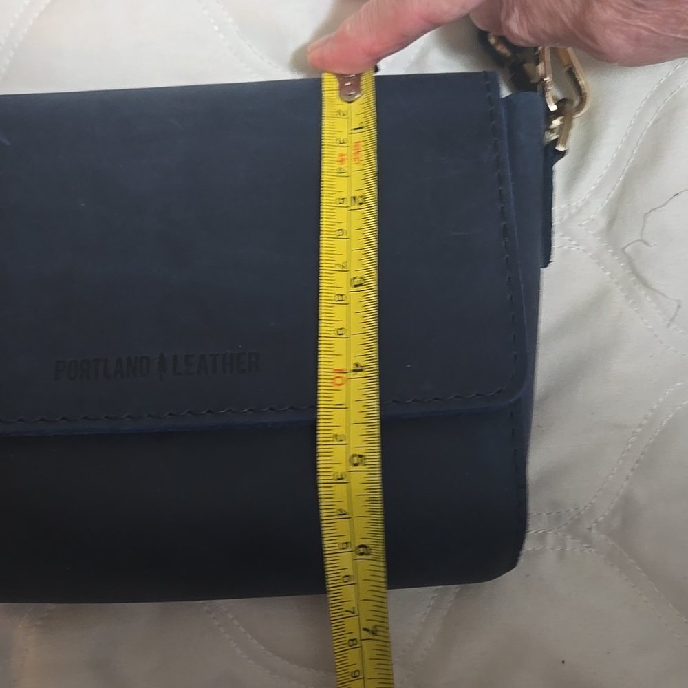 Portland Leather Beautiful Blue Metro Crossbody Bag - Picture 11 of 11